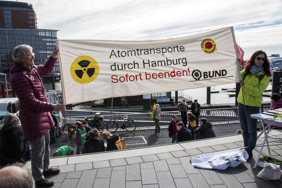 protest-mod-atomtransport-hamburg-havn-foto-BUND-Hamburg protest-mod-atomtransport-hamburg-havn-foto-BUND-Hamburg