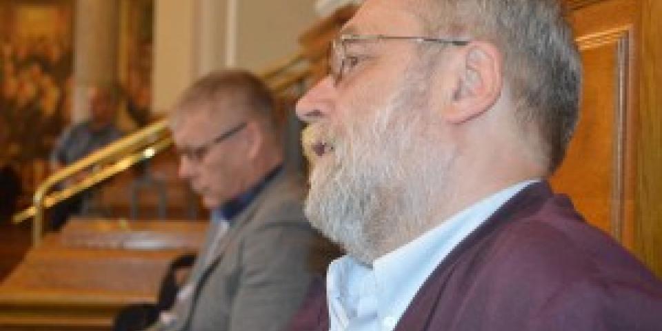 En række grønne organisationer anbefaler, at der nedsættes et kontaktforum med deltagelse af de danske myndigheder, repræsentanter for civilsamfundet, de berørte lokale myndigheder, uafhængige internationale ekspertorganisationer og relevante udenlandske myndigheder. Fortsat kritik af det danske koncept for atomaffaldsdeponering