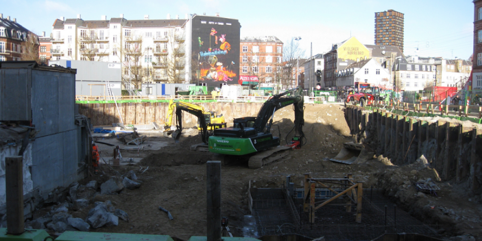 Der graves ved Farumgade ved Den røde plads. Foto: Ivan Lund Pedersen Der graves ved Farumgade ved Den røde plads