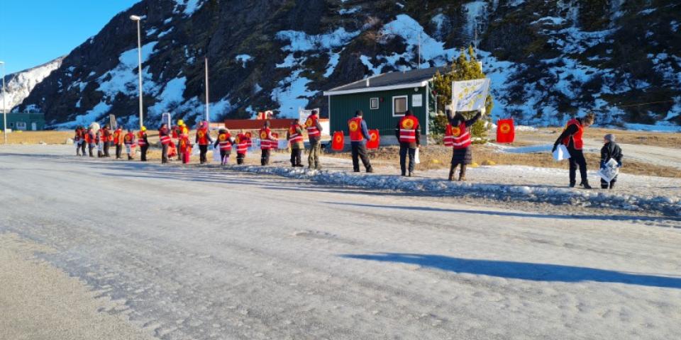 Demonstration in Narsaq. Foto Inga Gisladottir Demonstration in Narsaq. Foto Inga Gisladottir