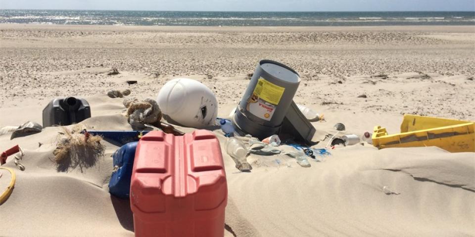 Plast på Skallingen strand Plast på standen - Skallingen