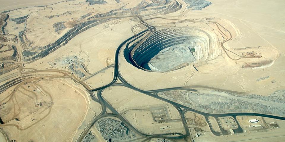 Husab minen i Namibia ©Hp.Baumeler via Wikimedia Commons Husab mine aerial view